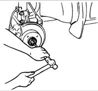 5. Отверните гайки крепления продольной тяги передней подвески.