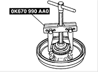 2. Специальным инструментом OK670 990 AA0 снимите ротор датчика.
