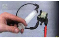 7. Затем подключите к выводам клапана источник постоянного тока напряжением 12В.