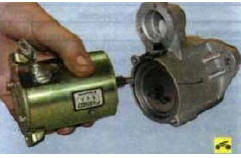 6. …и разъедините статор и крышку со стороны привода.