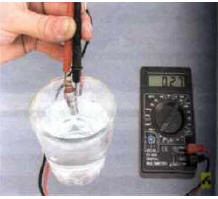 7. Для измерения сопротивления на выводах датчика при различных температурных