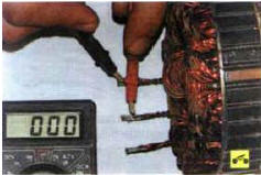 33. Проверьте обмотки статора на обрыв, поочередно измеряя тестером сопротивление