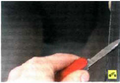 11. Срежьте старый шов, оставляя тонкий слой клея (1,0-2,0 мм).