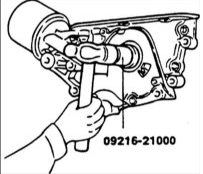 5. Специальным инструментом 09231–22000 установите уплотнительное кольцо до упора