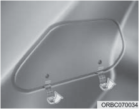 1. Откройте крышку багажника.