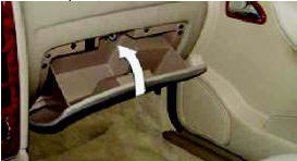 Закрывается отделение как показано на иллюстрации.