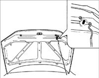 3. Поднимите капот и подоприте его стержневым упором. Конец упора