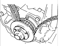 3. Проверьте, что метка на шкиве зубчатого ремня коленчатого вала совмещена с