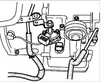 17. На автомобилях с автоматической коробкой передач, отсоедините от коробки