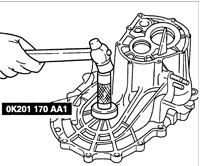 4. После установки регулировочной прокладки в гнездо картера коробки передач