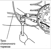 11. Выверните болт крепления тяги компенсации бокового перемещения балки