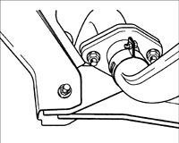 17. Снимите верхнюю опору цилиндрической пружины.