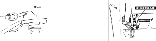 18. Специальным приспособлением ОК670 990 АА0 выдавите втулки из передней