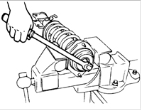 2. Ослабьте стопорную гайку на два–три оборота.