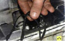 11. …и масляного картера. Тщательно вытрите ветошью масло с приваленных поверхностей.