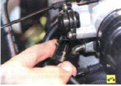 23. ..и датчика положения дроссельной заслонки.