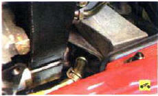 43. ...и снимите шланг с трубки насоса гидроусилителя рулевого управления.