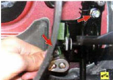 2. Отверните две гайки крепления кронштейна педали к щиту передка...