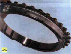 9. ...и блокирующих колец не должны иметь выкрашивания и замятия.