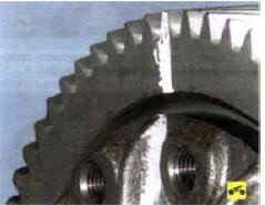 4. Пометьте взаимное расположение шестерни и коробки…