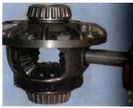 8. ...и снимите ось сателлитов.