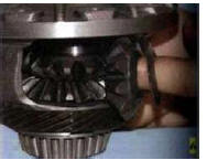 9. Поворачивая шестерни дифференциала, выньте из коробки дифференциала сателлиты...