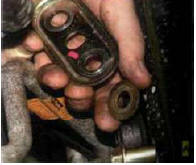 7. ... снимите опорную пластину и две шайбы.