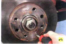 3. Выверните стопорный винт...