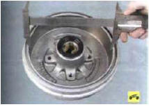 13. Измерьте штангенциркулем диаметр рабочей поверхности. Если он превышает максимально