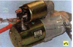 4. Отсоедините провод от управляющего вывода тягового реле и подсоедините к нижнему