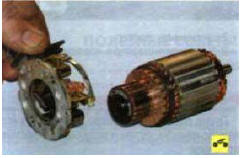 10. Снимите щеткодержатель с якоря.