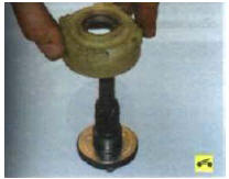 20. Снимите коронную шестерню планетарного редуктора.