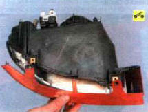 8. ...и снимите декоративную накладку фары.