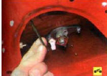 12. …и отсоедините тягу от рычага выключателя.