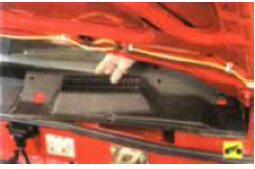 5. ...и снимите левую половину решетки.