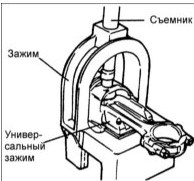 4. Съемником выдавите поршневой палец из поршня.