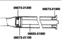2. Установите обратную шайбу и масляное уплотнение в картер рулевой передачи